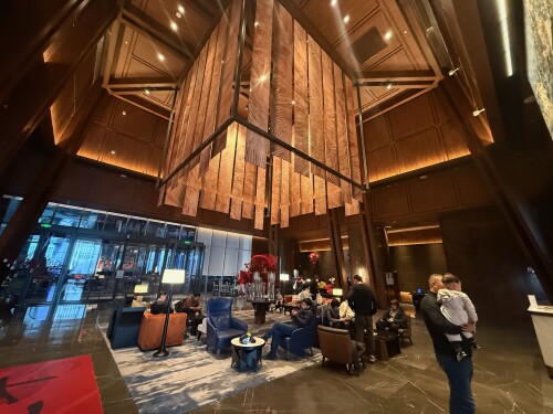01-vignette-lobby.jpg