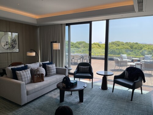 03-suite-living-room.jpg