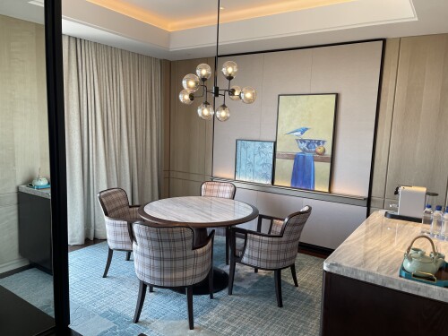 04-suite-dining-room.jpg