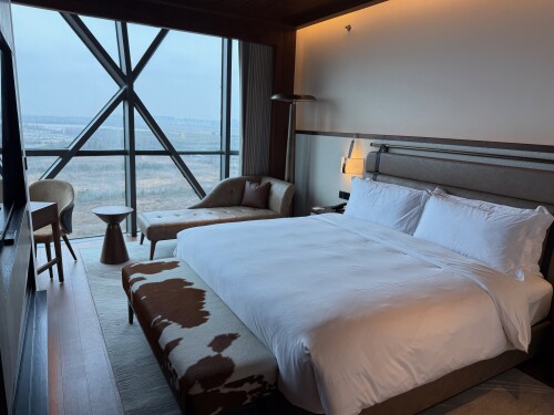 06-vignette-king-bedroom.jpg