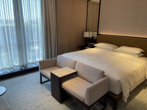 08-suite-bedroom.jpg