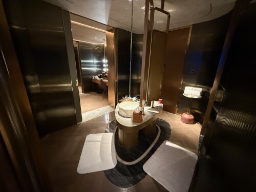 24-underwater-suite-vanity.jpg