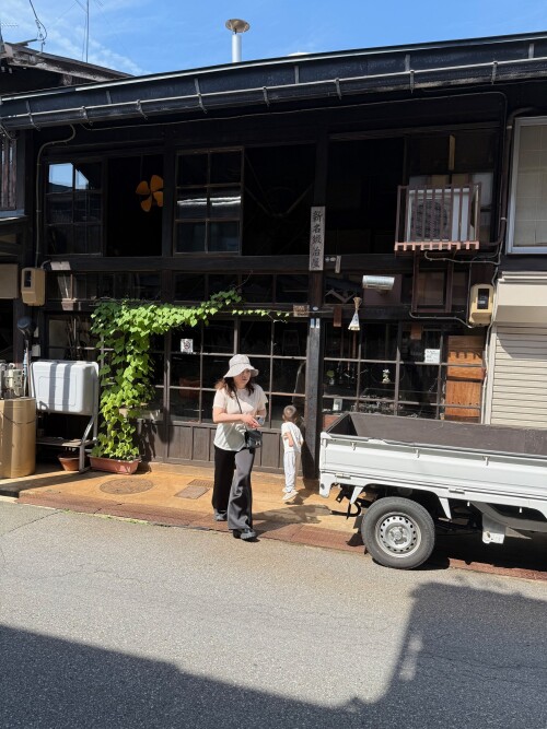 25-takayama-old-town.jpg